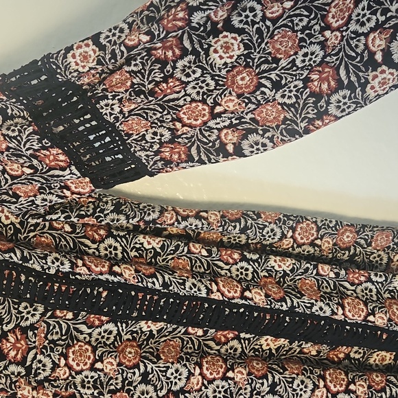 Knox Boho Tunic Rose Black and Red Floral Top - Picture 4 of 7